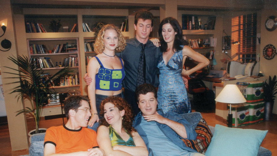 אבי קושניר, ענת וקסמן, עידן אלתרמן ויעל לבנטל בצילומי העונה הראשונה של "החיים זה לא הכל", 