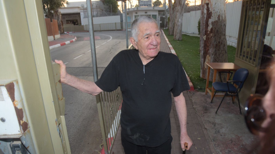 ראש עיריית ר"ג לשעבר צבי בר משוחרר מהכלא 