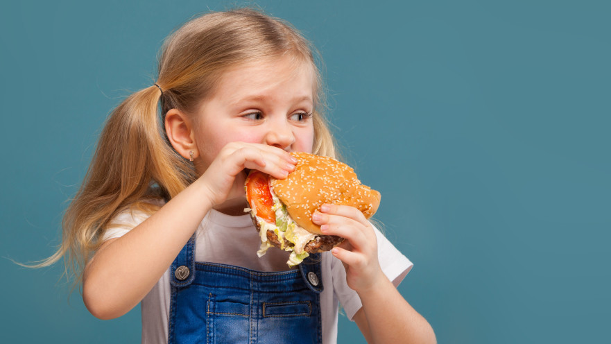 ילדה אוכלת, אילוסטרציה