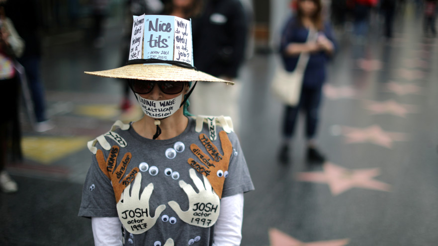 קמפיין Meetoo# אישה מפגינה בהוליווד