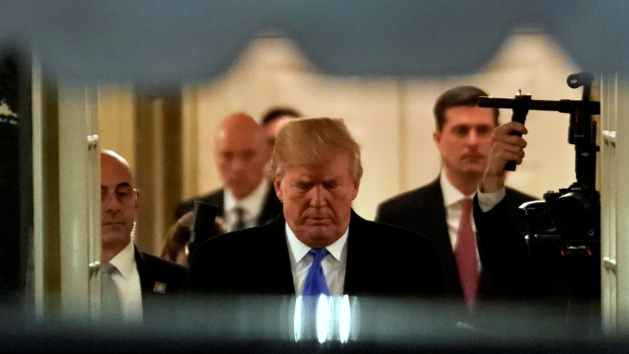 טראמפ יוצא מהבית הלבן