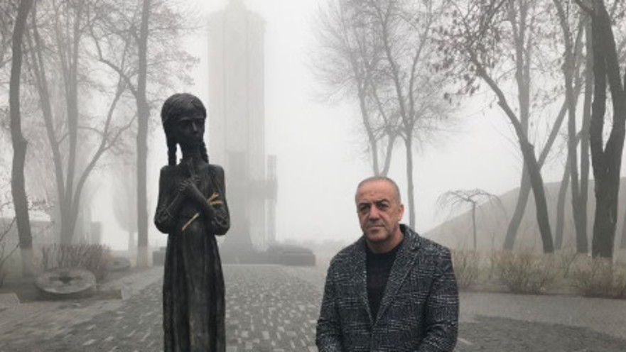 ח"כ אכרם חסון באתר ההנצחה להולודור בקייב