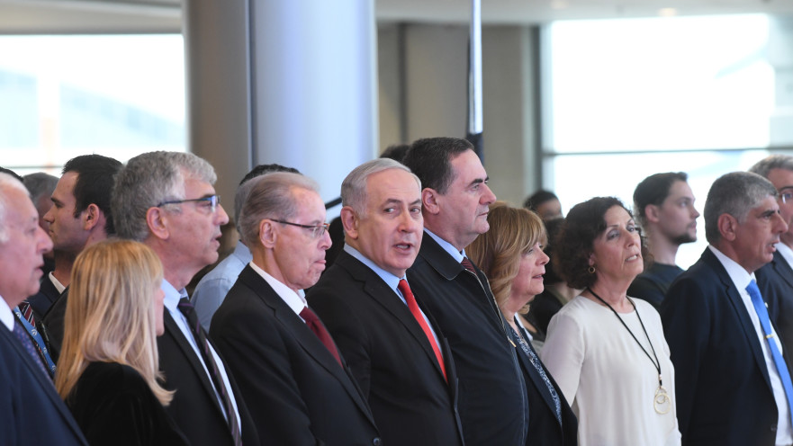 ראש הממשלה בעת חניכת זרוע חדשה בנתב"ג