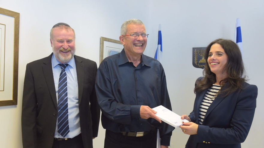 מסירת דוח הנציב על הפרקליטות