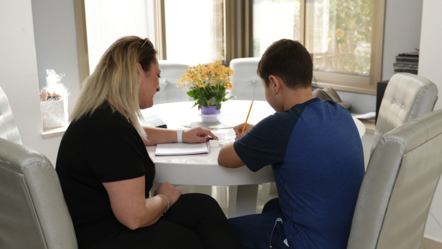 ילד עם צרכים מיוחדים (למצולמים אין קשר לכתבה)