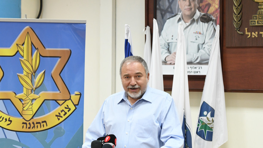 אביגדור ליברמן בלשכת הגיוס