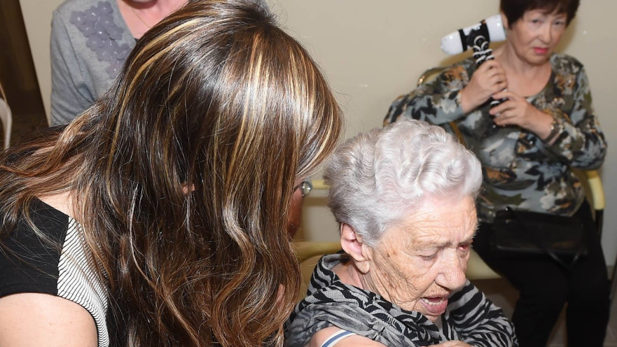 בי קיור לייזר בשיתוף יד עזר לחבר עוזרים לניצולי שואה