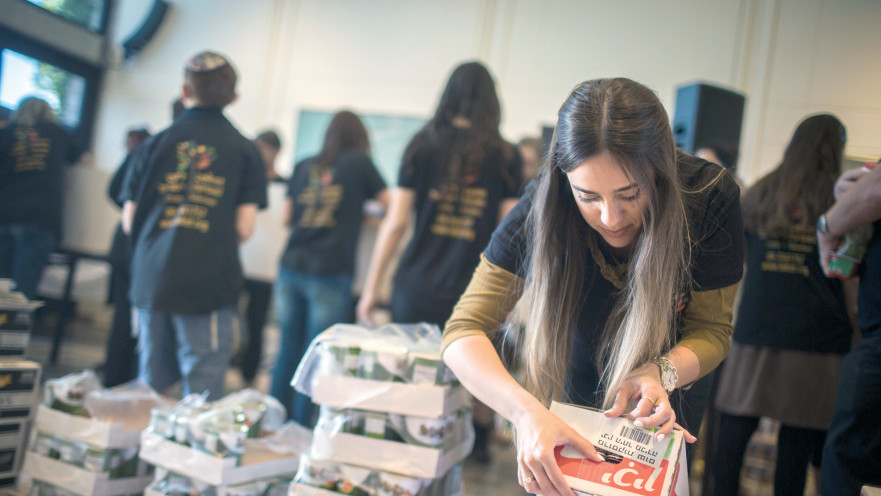 אריזת חבילות ב"לקט ישראל"