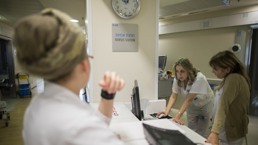 אחיות בבית חולים