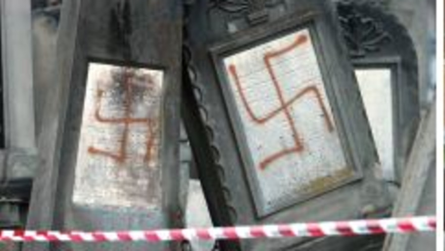 קברים מחוללים בבית קברות יהודי ליד שטרסבורג