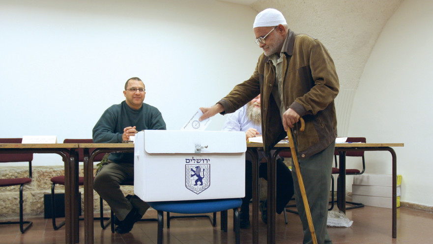 פלסטינים מצביעים במזרח ירושלים