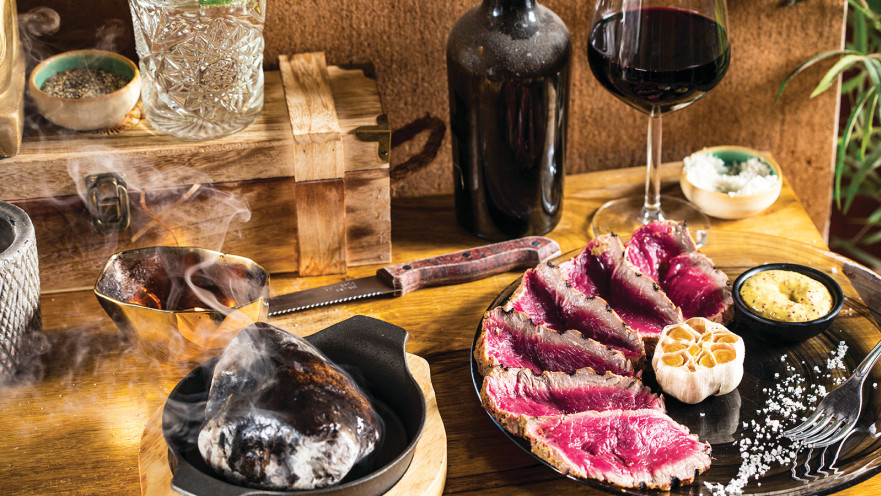 סינטה לצריבה אישית על חלוק נחל במסעדת הטרקלין בתל אביב