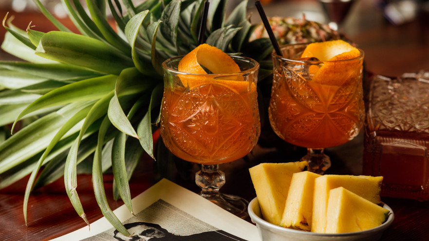 שעות שמחות באדוארד בר