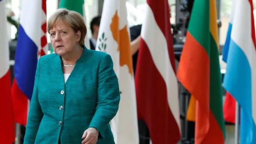 אנגלה מרקל מגיעה לפסגה בבריסל