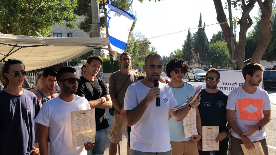 לוחמי צוק איתן מול מעון ראש הממשלה