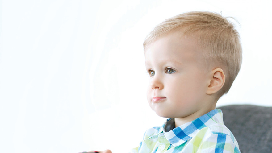 פעוט מכור לטלוויזיה