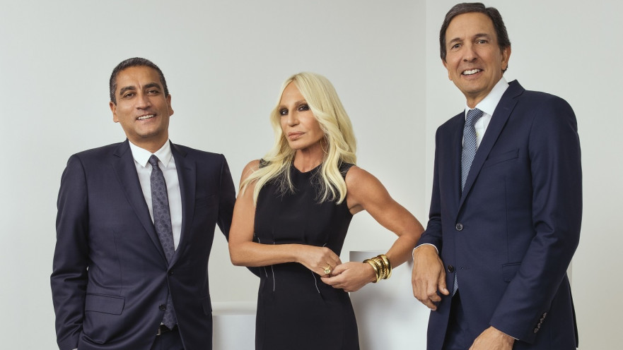 ג'ון ד' איידול יו"ר ומנכ"ל מייקל קורס, דונטלה ורסאצ'ה וג'ונתן אקרויד, מנכ"ל ורסאצ'ה.