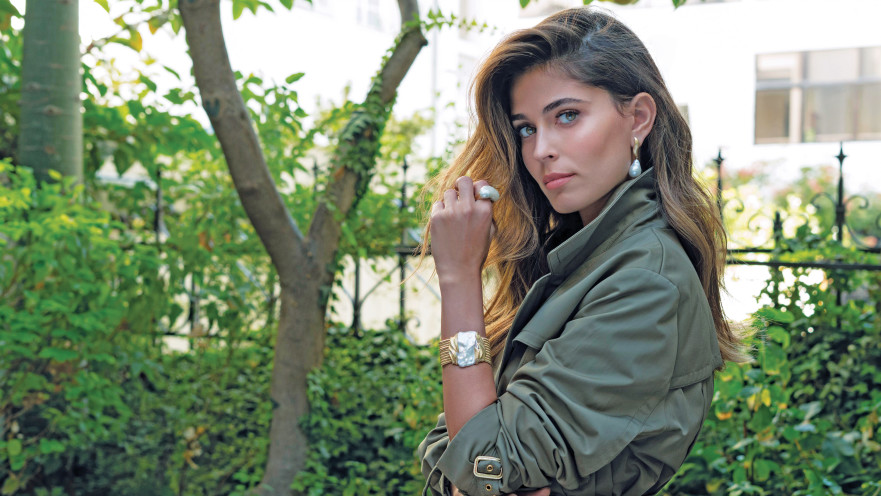 קורל סימנוביץ' ל-Yvel 