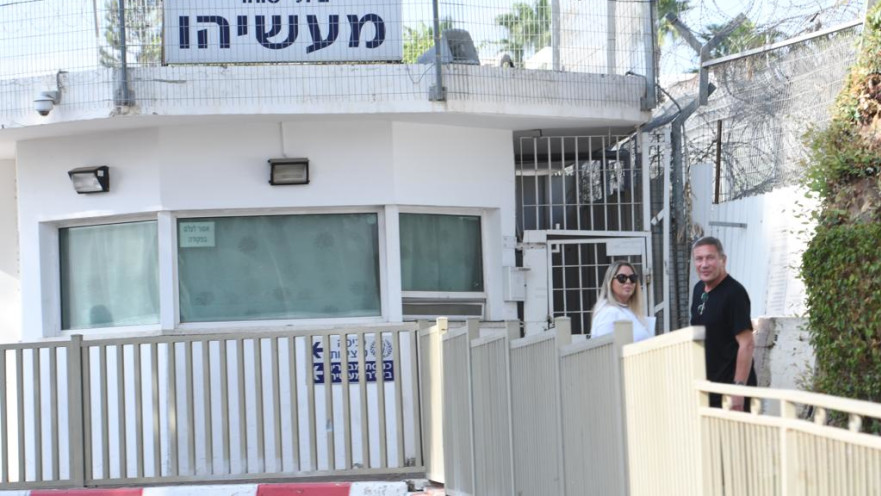 נוחי דנקנר בכניסה לכלא מעשיהו