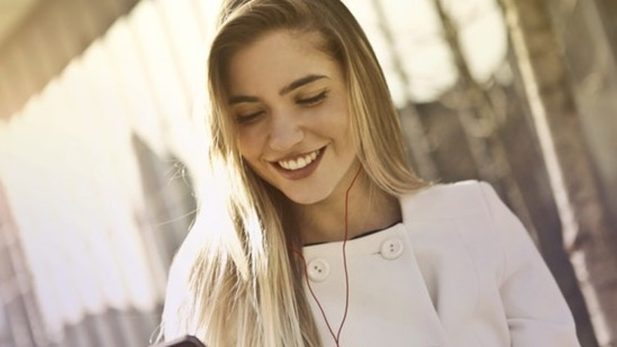 חיטטה לבעל בסמארטפון וקיבלה עונש מאסר