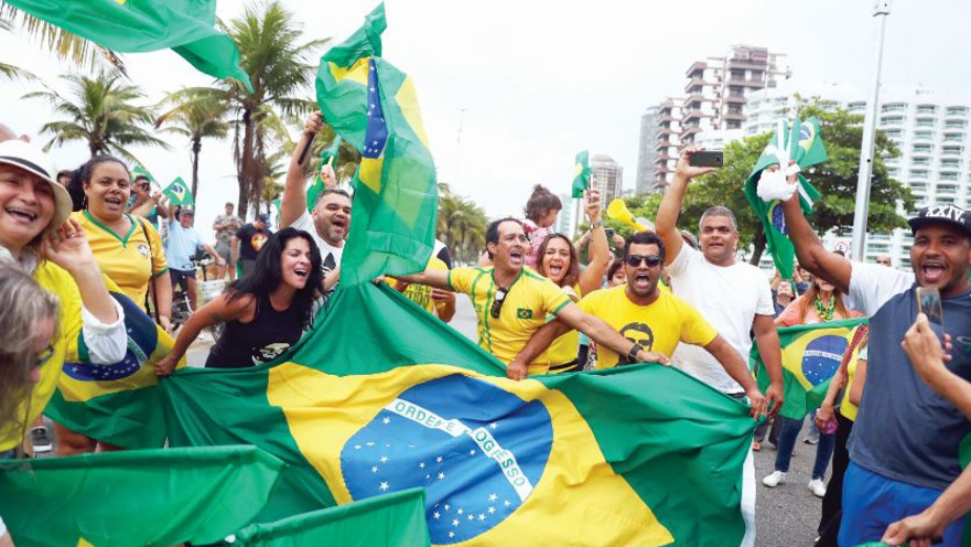 תומכי בולסונרו חוגגים