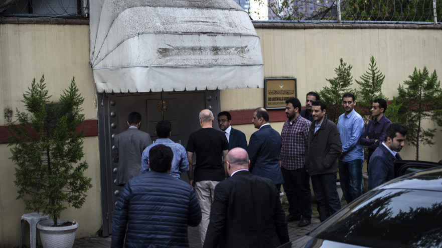 צוות החקירה בכניסה לקונסוליה באנקרה