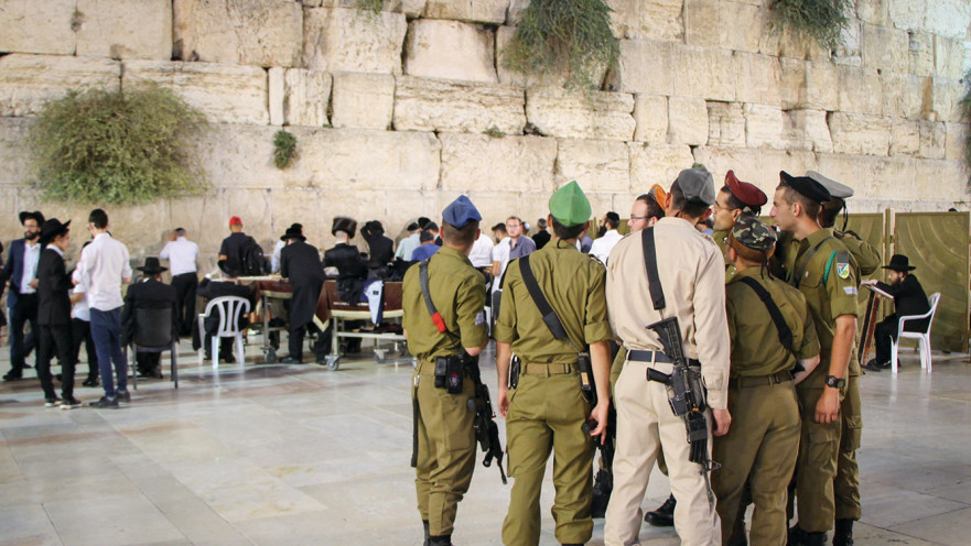 חיילים בטיול בכותל