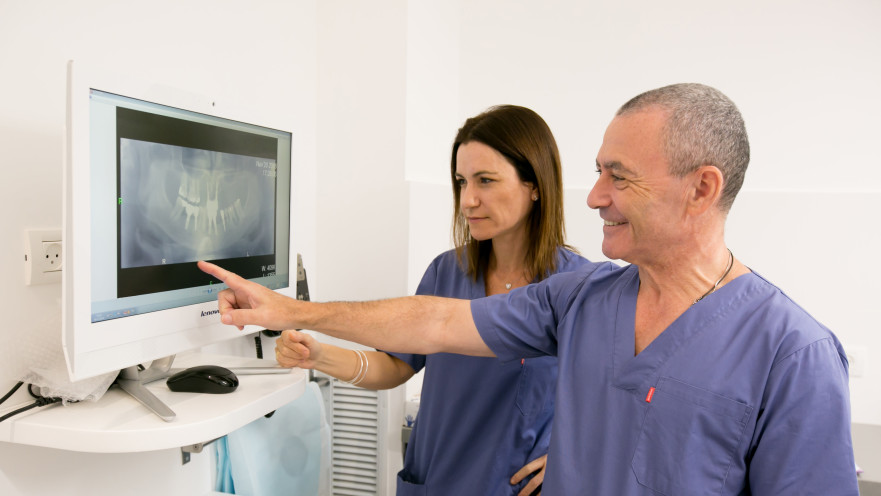 איזו השתלת שיניים מתאימה לך? השתלות שיניים ביום אחד במרפאות ד"ר יגאל בלן