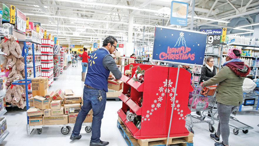 עובד בוולמארט מתכונן לבלאק פריידיי 