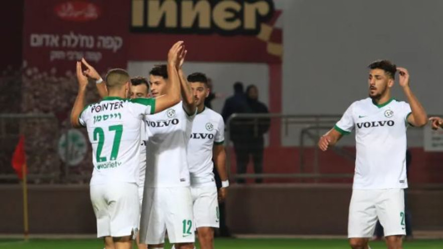 שחקני מכבי חיפה חוגגים