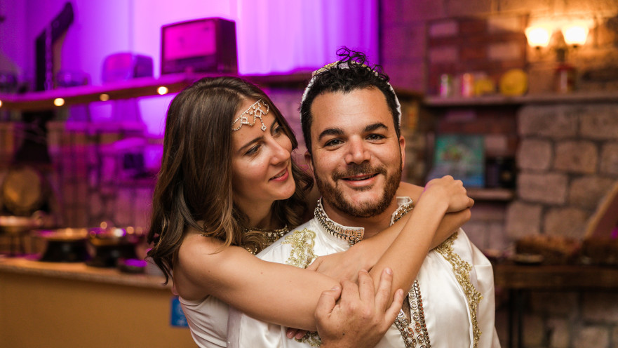 בני הזוג המאושרים בטקס החינה