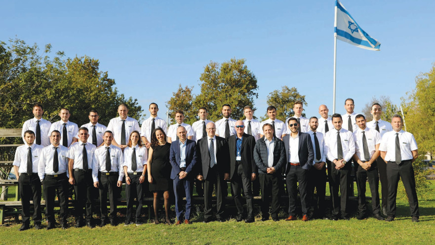 בכירי אל־על עם משתתפי הקורס