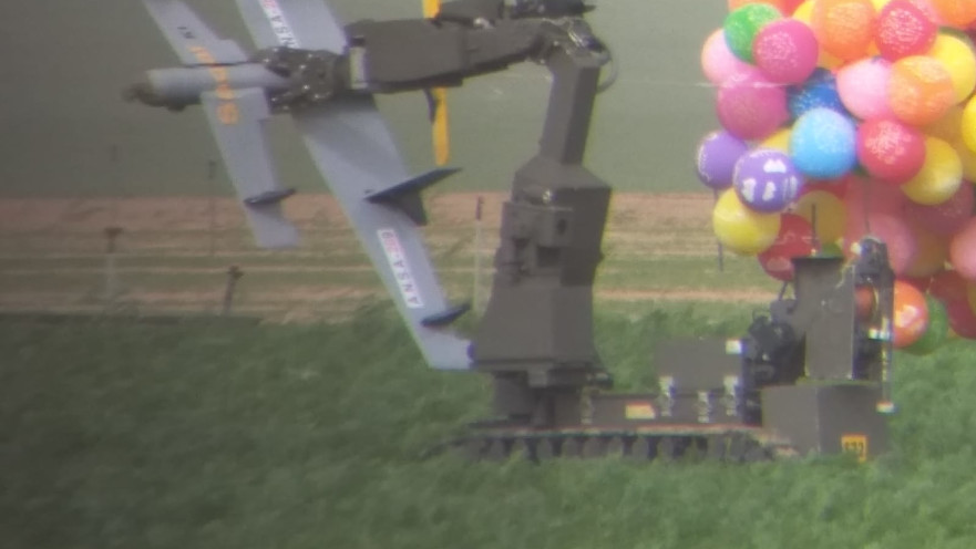 טיסן עם בלונים חשודים שנחת ליד מושב גבעולים