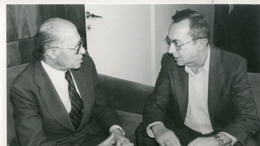 משה ארנס ומנחם בגין