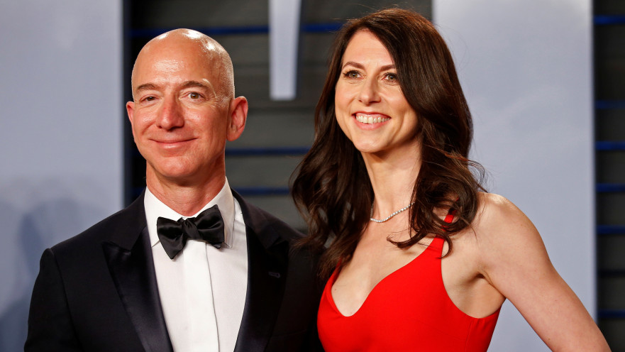 ג'ף בזוס ואשתו מקנזי