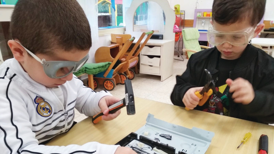 סדנת "מייקרס" בגן באריאל