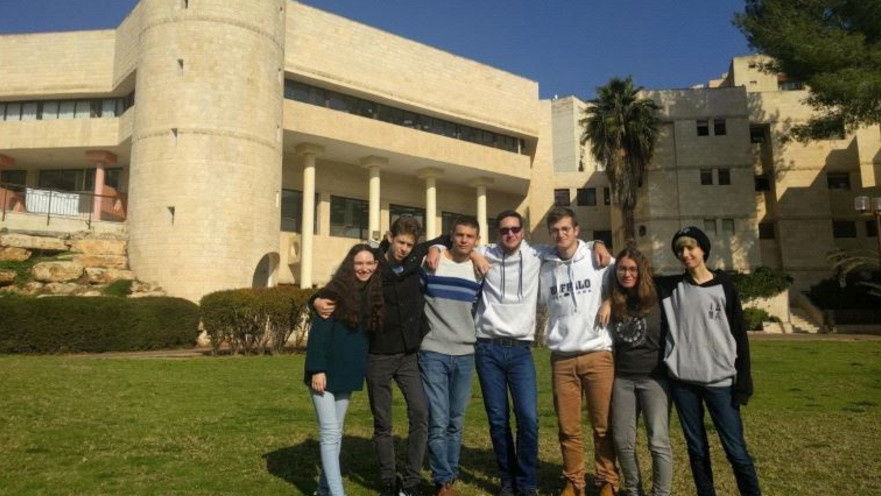 תלמידים בפרויקט לימודי האזרחות