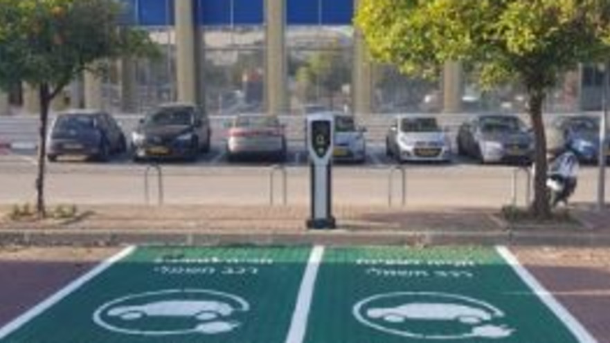 עמדת הטענה לרכב חשמלי