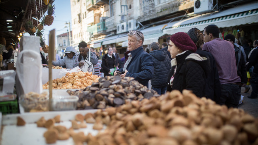 קניות לפסח בשוק מחנה יהודה