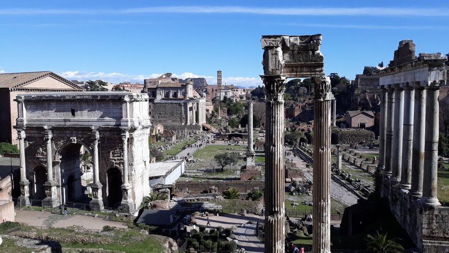 הפורום הרומאי עם שער ספטימיוס