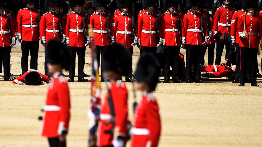 שני שומרים ממשמר המלכה התעלפו במהלך אירוע