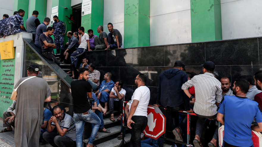 פלסטינים ברצועת עזה מחכים לכסף הקטארי