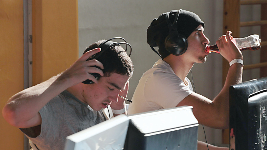 צעירים עובדים בהייטק