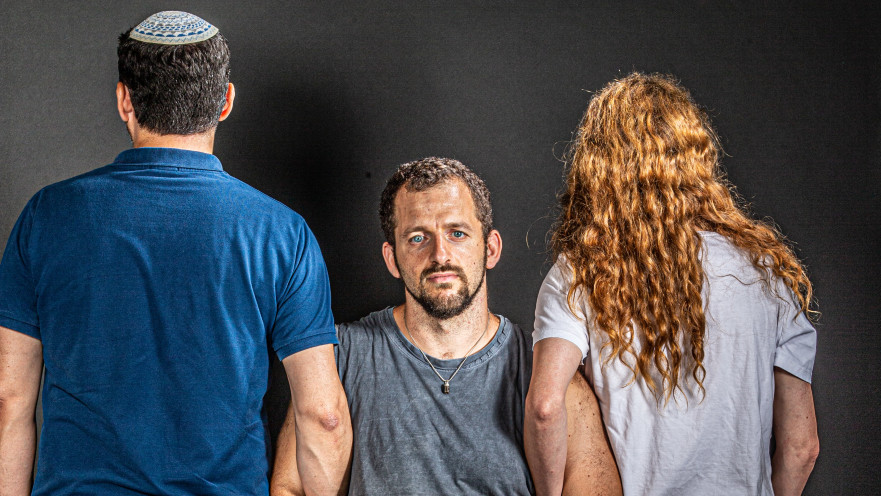 "האנשים שנלחמו על המדינה צריכים לקבל ממנה בחזרה". זיכרמן. מצולמים מהגב: משה ורמי