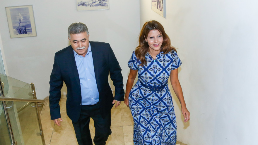 עמיר פרץ, אורלי לוי