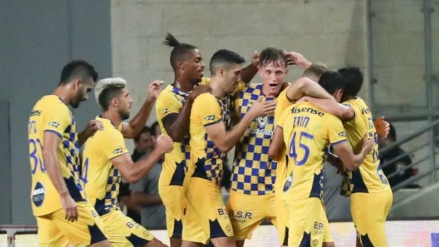 שחקני מכבי תל אביב חוגגים