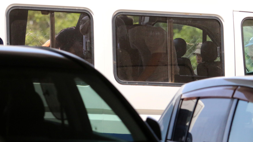 רכב של משטרת קפריסין עם העצורים הישראלים