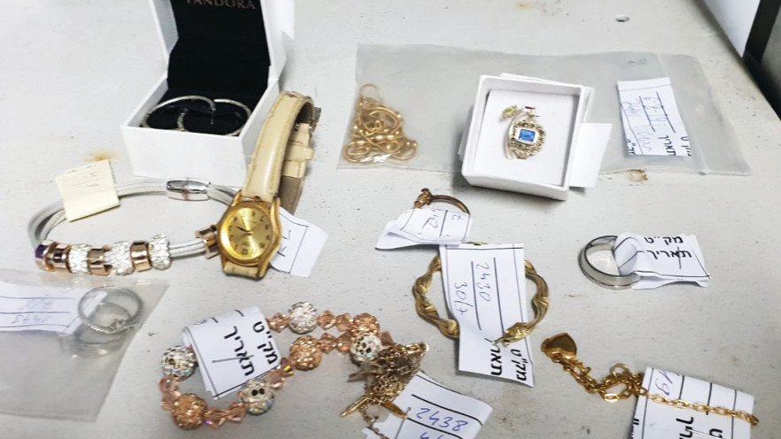 תכשיטים שנשכחו ברכבת