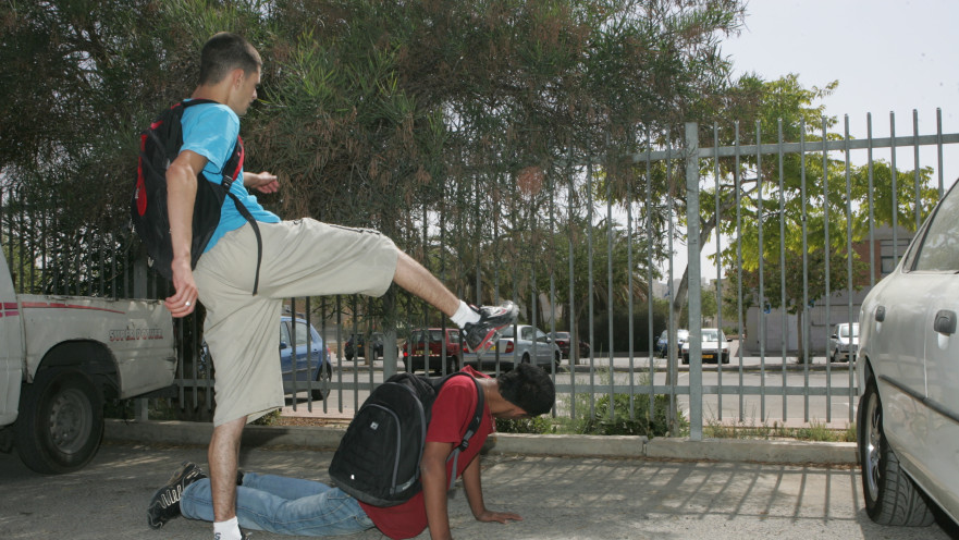 אלימות נוער, אילוסטרציה