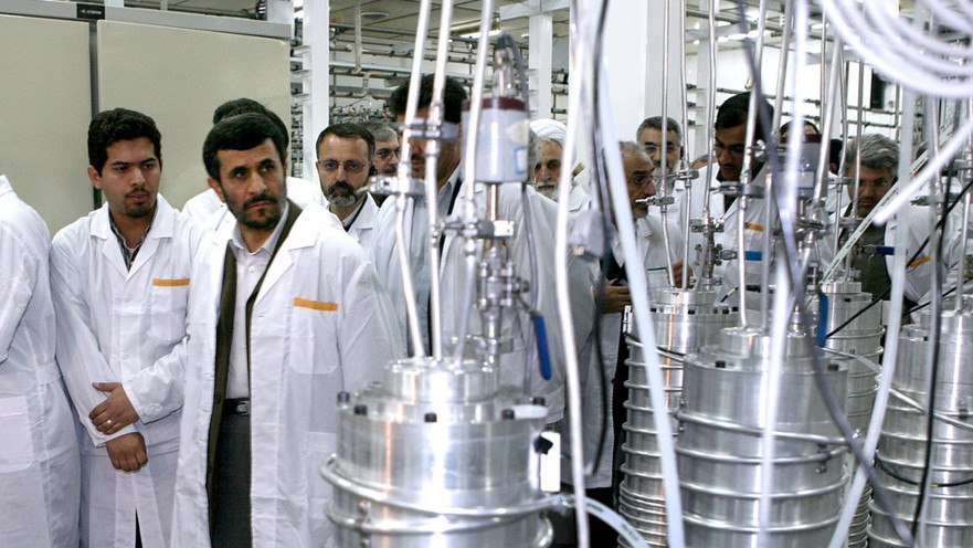 אחמדינג'אד מבקר במפעל להעשרת אורניום בנתנז
